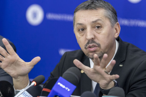 ministrul educatiei a semnat noile planuri cadru pentru liceu ce s ar putea schimba in programa scolara 68568525cf7a3