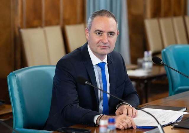 Mesajul ferm al Ministrului Finanțelor: Ne-am întins prea mult, neglijând regulile. Am trăit pe credit. A sosit timpul să ne confruntăm cu realitatea! 1 ministrul finantelor mesaj transant am intins plapuma mai mult decat ne permiteam ignorand regulile jocului am trait pe datorie e momentul adevarului sa ne privim in oglinda 6862957114a9a