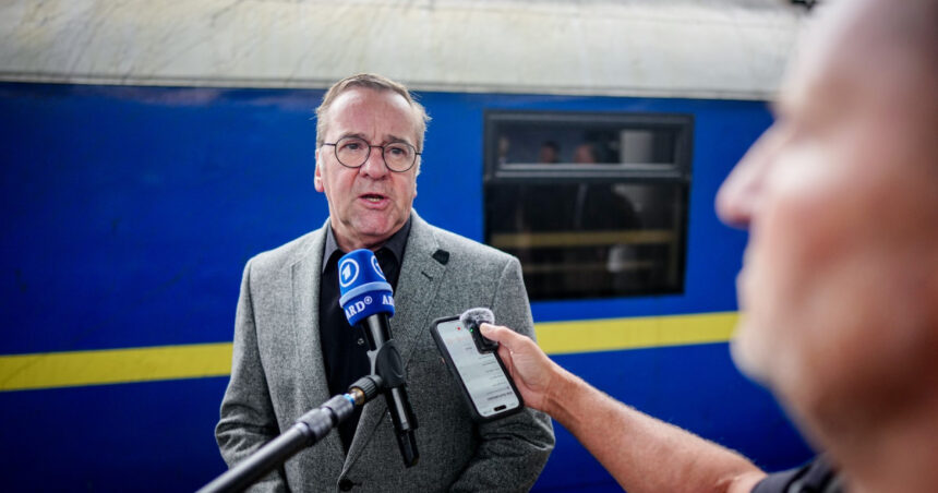 Vizita surprinzătoare a ministrului german al apărării la Kiev, în urma amenințărilor de război din partea Moscovei din cauza rachetelor Taurus 1 ministrul german al apararii a mers la kiev dupa ce moscova a amenintat berlinul cu razboiul din cauza rachetelor taurus 684a99a07e71a