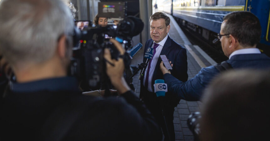 Vizita ministrului german de Externe la Kiev: Detalii despre însoțitorii săi și agenda întâlnirilor 1 ministrul german de externe la kiev de cine e insotit si care e programul vizitei 686231491b08f