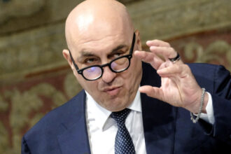 ministrul italian al apararii spune ca nato nu mai are un motiv sa existe asa cum este acum 6855b208493ba
