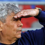 Mircea Lucescu îl lasă pe Louis Munteanu pe margine înaintea confruntării cu Austria: „Pregătirea a fost mai exigentă” 3 mircea lucescu a renuntat la louis munteanu pentru meciul cu austria a fost un antrenament mai dificil 6844632844817