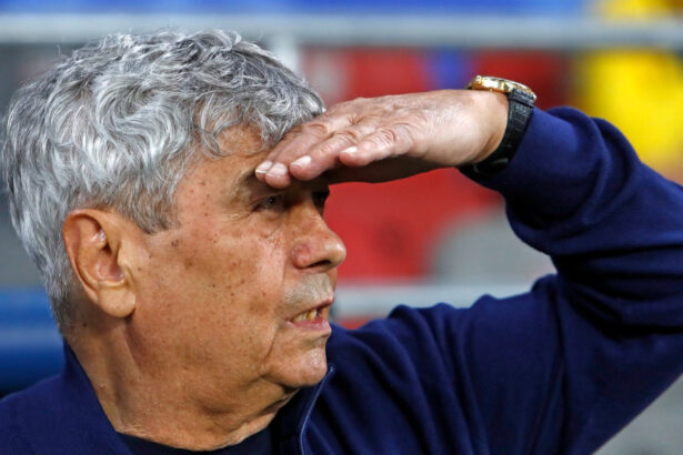 mircea lucescu a renuntat la louis munteanu pentru meciul cu austria a fost un antrenament mai dificil 6844632844817
