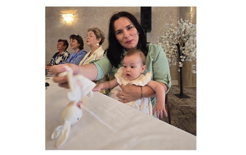 Nadia, la doar 4 luni, devine cea mai tânără primăriță la Conferința internațională a Ligii femeilor primar! 1 nadia in varsta de doar 4 luni este cea mai mica primarita de la conferinta internationala organizata de liga femeilor primari 685e60a64e4e3