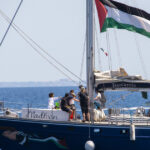 Nava Madleen, purtătoare de mesaje pro-palestiniene, a acostat în portul israelian Așdod, având la bord 12 activiști, printre care și Greta Thunberg, sub protecția forțelor armate. 3 nava madleen cu 12 activisti pro palestinieni la bord inclusiv greta thunberg a ajuns in portul israelian asdod sub paza militara 68474a3c7f057