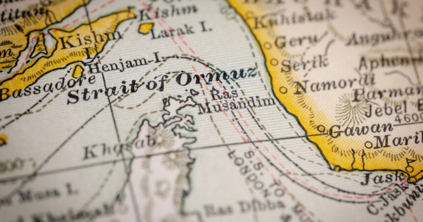 Navele ocolesc Strâmtoarea Ormuz, iar costurile de transport explodează din cauza tensiunilor dintre Israel și Iran. 1 navele evita stramtoarea ormuz iar tarifele de transport cresc puternic din cuaza conflictului israel iran 685270ac4d714