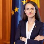 "În căutarea unui nou lider: Deputat USR afirmă că prioritatea noastră este să-l susținem pe Bolojan ca premier, depășind opoziția față de rotativa guvernamentală" 2 negocieri pentru guvern deputat usr pentru noi obiectivul de a l avea pe bolojan premier e mai important decat opozitia la ideea de rotativa 6851a9ff788fc