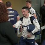 ALERTĂ DE ULTIM MOMENT: Tensiuni la sosirea echipei naționale în Viena! Lucescu, supărat pe organizatori. Ce s-a întâmplat? 3 news alert tensiuni la sosirea nationalei in viena lucescu nervos pe organizatori ce s a intamplat 6841f815ec14f