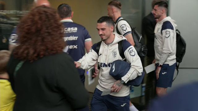 ALERTĂ DE ULTIM MOMENT: Tensiuni la sosirea echipei naționale în Viena! Lucescu, supărat pe organizatori. Ce s-a întâmplat? 1 news alert tensiuni la sosirea nationalei in viena lucescu nervos pe organizatori ce s a intamplat 6841f815ec14f