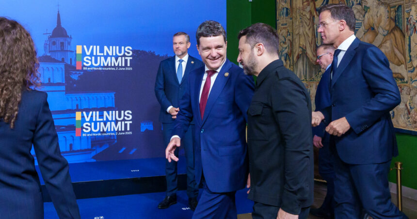 Nicușor Dan despre sprijinul acordat Kievului: Diferența dintre a avea Ucraina ca vecin și a trăi alături de Rusia sau o națiune care se transformă în Belarus 1 nicusor dan despre ajutorul pentru kiev una e sa avem vecin ucraina si alta este sa avem rusia sau o tara care devine belarus 683de58e8b534