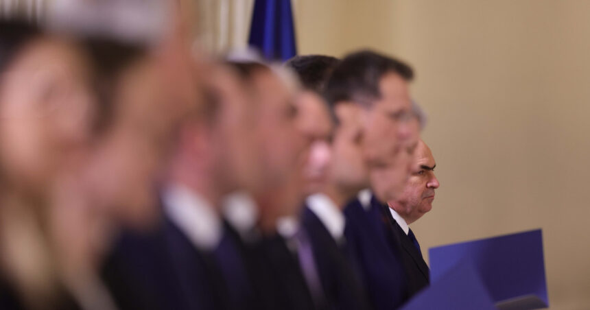 Nicuşor Dan, referitor la Guvernul cu cinci vicepremieri: „La finalizarea bilanțului, numărul celor din aparat va fi redus” 1 nicusor dan despre guvernul cu cinci vicepremieri cand o sa facem socoteala o sa fie mai putini oameni in aparat 685e6d527b4a3