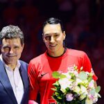 Nicuşor Dan, despre experiența de la Gala Neagu: ”Am încercat să arunc de la șapte metri, dar mingea nu m-a ascultat!” 2 nicusor dan dupa ce a participat la gala neagu unde a aruncat de la sapte metri am jucat handbal dar nu aveam lipici pe minge 6845bb5fc1aee
