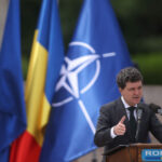 Nicușor Dan ia parte la summitul B9 desfășurat la Vilnius, alături de Volodimir Zelenski și Mark Rutte. 3 nicusor dan participa la summitul b9 de la vilnius volodimir zelenski si mark rutte printre cei prezenti 683d404f80404