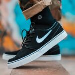 Nike își diversifică sursele de producție pentru a contracara efectele tarifelor vamale din era Trump pe piața americană. 3 nike reduce dependenta de productia din china pentru piata americana pentru a atenua impactul tarifelor vamale impuse de trump 68625d0b5fd19