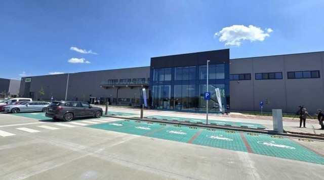Noua bijuterie elvețiană în tehnologia electronică își deschide porțile la Arad! 1 o fabrica elvetiana de tehnologii pentru industria electronicelor a fost inaugurata in arad 6840321c73461
