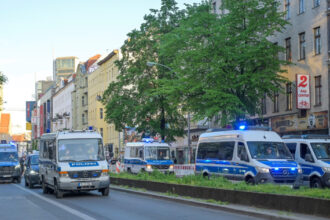 o femeie care a atacat doi oameni cu un cutit in munchen a fost impuscata de politisti 684541f457aec