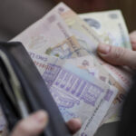 O locuitoare din Carei descoperă un portofel cu 5.700 de lei în parcarea unui supermarket. Iată ce s-a întâmplat după o lună! 2 o femeie din carei a gasit un portofel cu 5 700 de lei in parcarea unui supermarket ce s a intamplat dupa o luna 685ba4e5b8e07