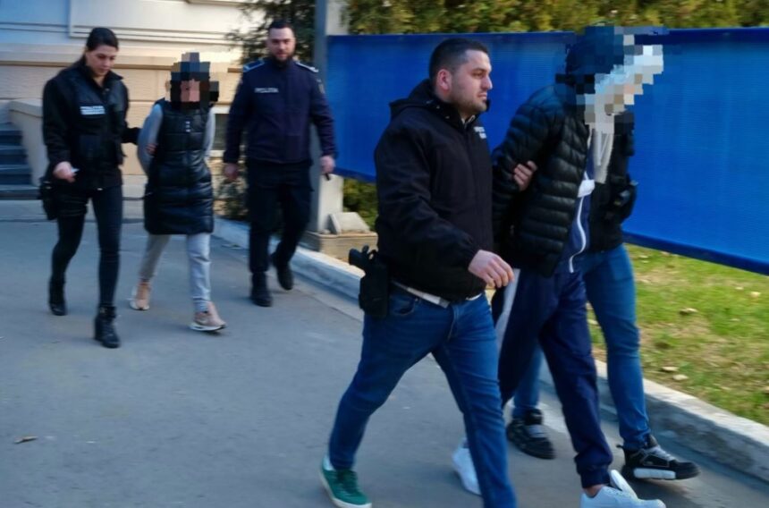 Perechea care a transformat intimitatea în șantaj: o femeie și partenerul ei, condamnați pentru captarea secretă a bărbaților în momente delicate 1 o femeie si iubitul acesteia acuzati ca au santajat mai multi barbati pe care i au filmat in ipostaze intime fara acordul lor ajung la inchisoare 685dc37e08f5f