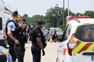o supraveghetoare scolara a fost ucisa de un elev la un colegiu din franta macron denunta un val de violenta fara sens 68483ccdcdc67