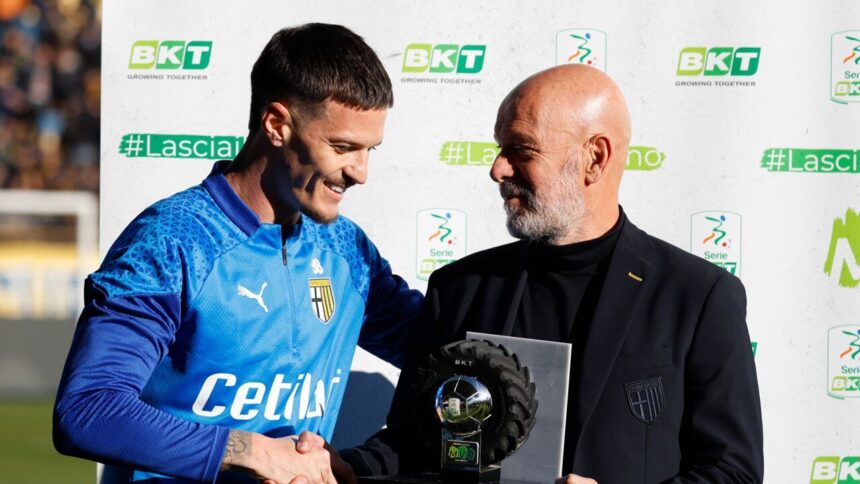 OFICIAL Parma a făcut anunțul! Jucătorul a plecat și se pregătește să-și pună semnătura pe contractul cu Rapid 1 oficial a venit si anuntul parmei a plecat si e gata sa semneze cu rapid 6849ba7a3231b