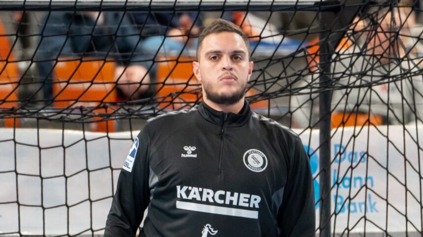 OFICIAL Astăzi, Dinamo își întâmpină noul gardian! Goalkeeper-ul echipei naționale a Franței a semnat pentru următoarele două sezoane. 1 oficial de azi dinamo are portar nou goalkeeper ul nationalei frantei a semnat pe doua sezoane 6847fc2d8a523