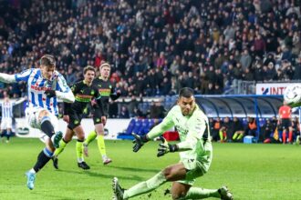 oficial golgheterul roman din strainatate s a transferat si va juca in champions league sunt onorat sa ma alatur campioanei 685ce64790c6b