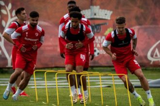 oficial lotul lui dinamo pentru primul cantonament al verii 4 portari chemati si 2 fotbalisti lasati acasa de zeljko kopic 684eb34937fb0