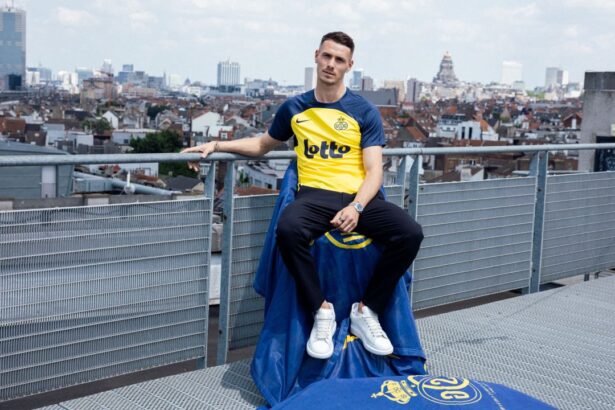 oficial raul florucz a fost prezentat la noua sa echipa transfer de 5 000 000e 6851b8884501d