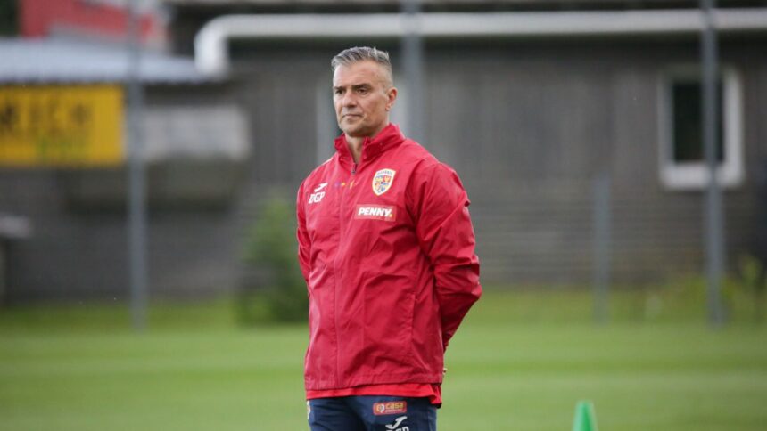 Echipa tehnică a naționalei de tineret pentru EURO U21 2025, prezentată de PRO TV, Pro Arena și VOYO! Daniel Pancu se va lipsi de primele două confruntări. 1 oficial staff ul nationalei de tineret pentru euro u21 2025 transmis de pro tv pro arena si voyo daniel pancu suspendat primele 2 meciuri 683d9330cbe85