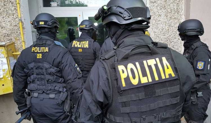 Misiunea Jupiter: Aproape 400 de raiduri desfășurate miercuri, vizând dosare legate de promovarea ideologiilor fasciste, legionare și rasiste. 1 operatiunea jupiter aproape 400 de perchezitii efectuate miercuri sunt vizate si dosare de promovare a doctrinelor fasciste legionare si rasiste 683fe1af1f366