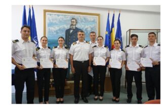 opt elevi merituosi de la scoala militara de maistri militari a fortelor navale au primit certificate de apreciere de ziua drapelului national 685d8c34ccded