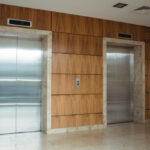 Frică în apartamente: Un lift cu patru pasageri, inclusiv un copil, a căzut în abis pe câteva etaje 2 panica intr un bloc un lift cu patru persoane printre care un copil s a prabusit in gol mai multe etaje 68512ffa261b3