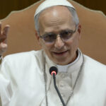 Papa Leon proclamă o linie fermă împotriva abuzurilor sexuale comise de preoți și subliniază importanța presei în consolidarea democrației. 2 papa leon anunta toleranta zero fata de preotii care comit abuzuri sexuale el elogiaza rolul presei in democratie 6857be11a4a64