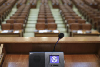 parlamentarii din comisii nu vor mai putea utiliza masinile de serviciu in perioada vacantei 6852c09c69a02