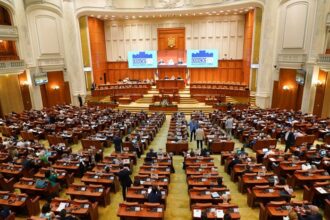 parlamentul isi alege astazi sefii celor doua camere si doi judecatori ai curtii constitutionale propunerile partidelor 685a51ee90337