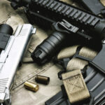 Descinderi la suspecți deținători ilegali de armament militar și muniție, inclusiv o companie implicată 2 perchezitii la persoane care ar fi detinut ilegal munitie si arme de foc militare este vizata si o firma 685bceb017834