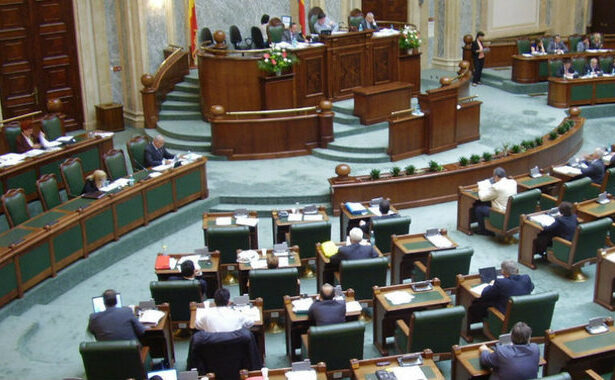 peste 35 de parlamentari de la sos romania pot si aur au creat un pol suveranist pro ue in parlament numele alesintai romania 6852e666d1b76
