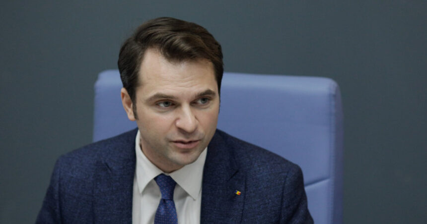 Sebastian Burduja și inițiativa sa pentru susținerea consumatorilor defavorizați: Modalități de sprijin pentru achitarea facturilor. „Niciunul nu va fi abandonat” 1 planul lui sebastian burduja privind consumatorii vulnerabili cum vor fi ajutati sa si plateasca facturile nimeni nu e lasat in urma 684f97c2d5cba