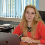 poeta amelia stanescu lanseaza un volum de poezii la biblioteca judeteana ioan n roman din constanta 685519edabba2