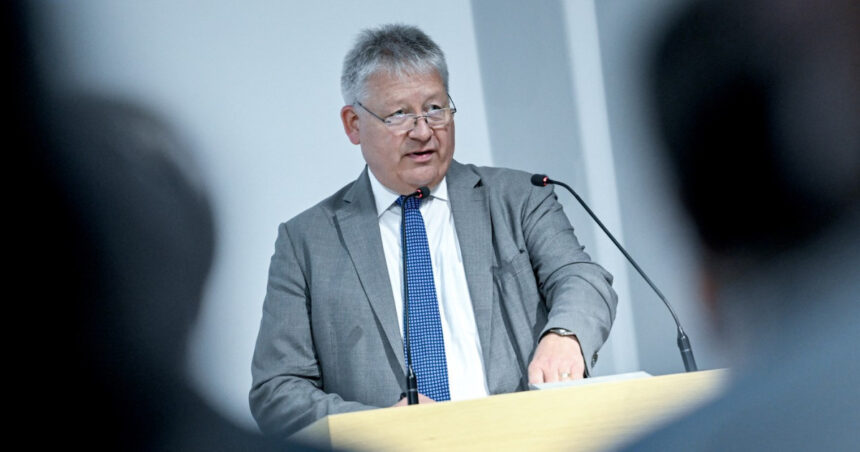 „Susținerea rusă pentru război reflectă controlul Kremlinului, afirmă directorul serviciilor de informații germane: 'Aceasta le oferă puterea de a influența națiunea'” 1 populatia rusa sprijina razboiul si urmeaza linia kremlinului spune seful spionajului german asta ii permite sa manipuleze tara 68494f62294ce