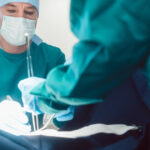 Inovație în medicină: Un pacient cu cancer a beneficiat de o intervenție chirurgicală realizată de un specialist aflat la aproape 11.000 km distanță 2 premiera medicala un bolnav de cancer a fost operat de un chirurg de la o distanta de aproape 11 000 km 6854df2a2db71