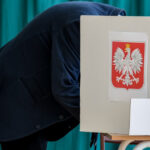 Mare afluență la al doilea tur al alegerilor prezidențiale din Polonia. Duminică, viziunile pro-UE și MAGA se confruntă la urne! 2 prezenta mare la turul al doilea al prezidentialelor din polonia viziunile pro ue si maga se ciocnesc duminica la urne 683c7ee176fd8