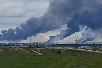 primele imagini din satelit cu bombardierele rusesti din baza nucleara de la belaia distruse de dronele ucrainene 683d98440d9fd