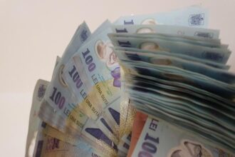 produsul intern brut estimat pentru trimestrul i date ajustate sezonier a fost de 447669 miliarde lei preturi curente in termeni nominali in termeni reali a fost stationar comparati 6842925d693c6