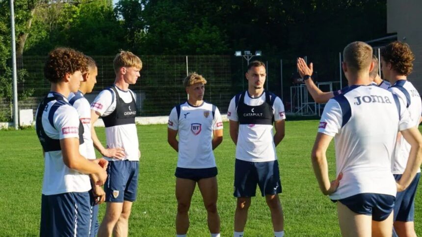 „Selecționerul U19 își asumă o provocare îndrăzneață înainte de Euro: 'Ne vom lansa în atac cu două vârfuri! Haideți să ne fiți alături!'” 1 promisiune totala a selectionerului de la u19 inainte de euro vom juca ofensiv cu doua varfuri veniti sa ne sustineti 684563c080134