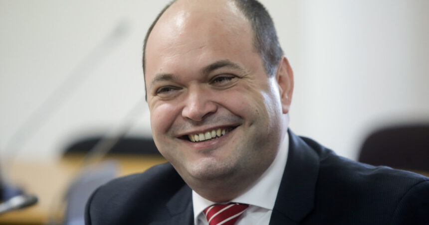 Propunere neașteptată pentru un nou premier tehnocrat: Descoperiți cine este Ionuț Dumitru, opțiunea analizată de președintele Nicușor Dan, conform informațiilor obținute. 1 propunere surpriza de premier tehnocrat cine este ionut dumitru varianta luata in calcul de presedintele nicusor dan surse 684c09373fd1f