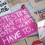 Mobilizare în Piața Victoriei după al 26-lea femicid din 2025. „Tăcerea și nepăsarea susțin violența” 2 protest in piata victoriei dupa al 26 lea caz de femicid in 2025 tacerea si ignoranta sunt complice la crima 6852babc65571