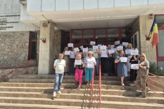 protest spontan al angajatilor de la casa judeteana de pensii constanta iata care sunt nemultumirile 686288351a398