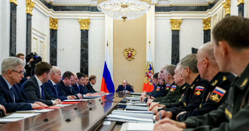 Putin a dat undă verde unui plan de înarmare pe o decadă. Obiectivele trasate de liderul de la Kremlin 1 putin a ordonat crearea unui plan de inarmare pe termen de 10 ani prioritatile enuntate de catre liderul de la kremlin 684aa792289ee