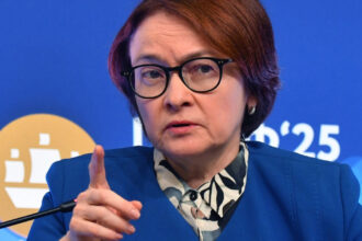 putin cere evitarea recesiunii dar economia rusiei e pe marginea prapastiei avertismentul dur al sefei bancii centrale 68557645e3223